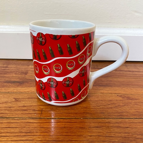 Set of 3 1997 Coca-Cola® Collector Mugs - Picture 12 of 16